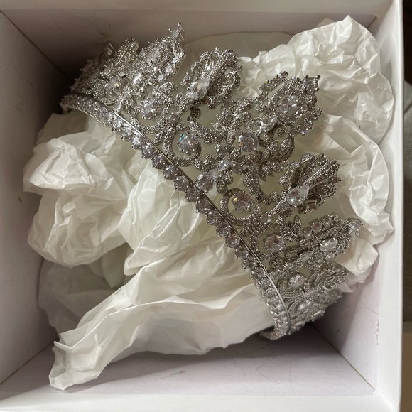 Swarovski rhinestones wedding tiara - Picture 3 of 4